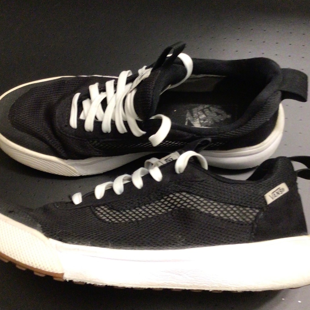 Vans Unisex Ultrarange EXO Black Casual Sneakers Size M 7.5 W 9